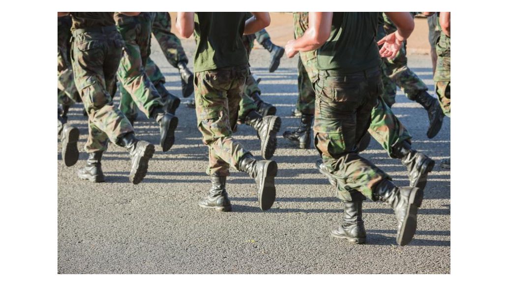 soliders running