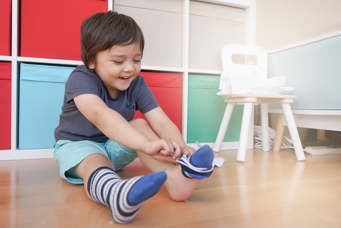 Toddler underwear - how to help them put it on independently