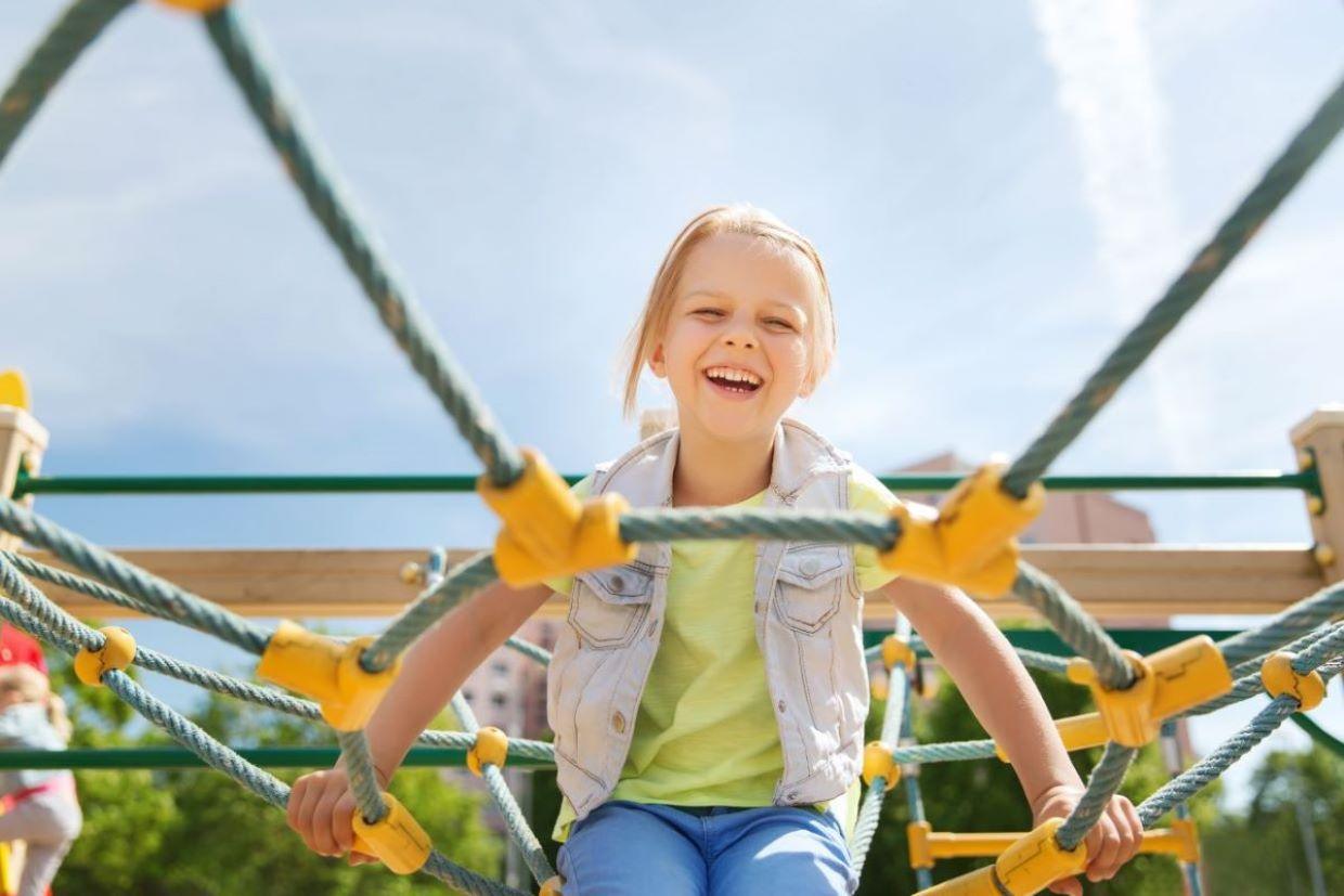 10 Classic Hand-Clapping Games To Teach Your Kids (And Relive