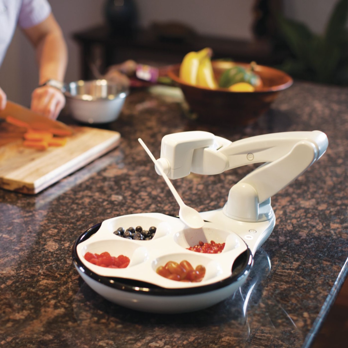 Obi feeding device for assisted dining