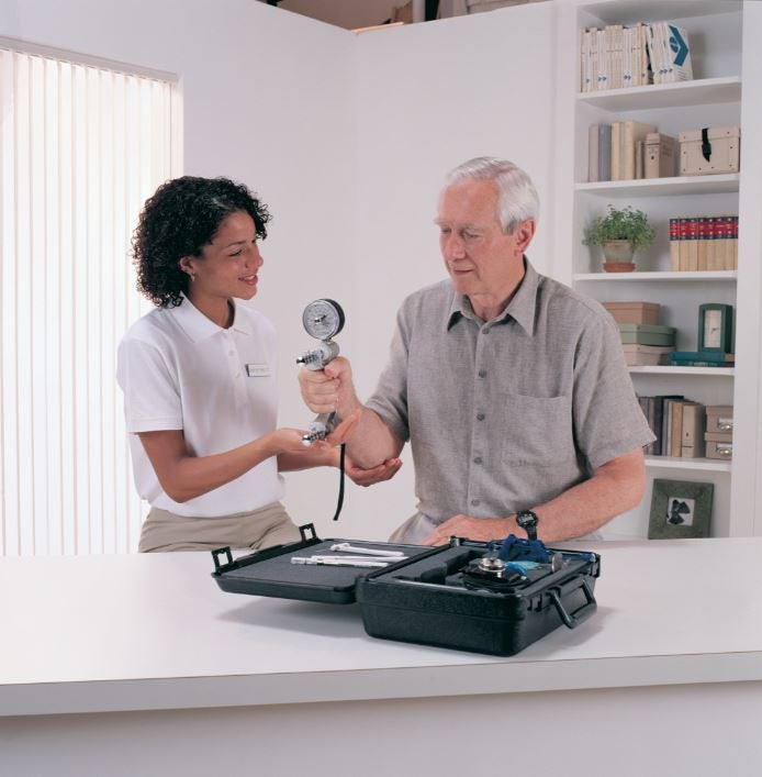 man using hand dynamometer with help