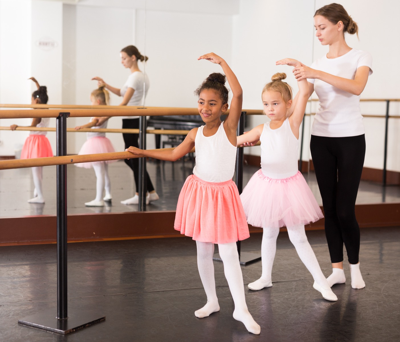 kids learning ballet